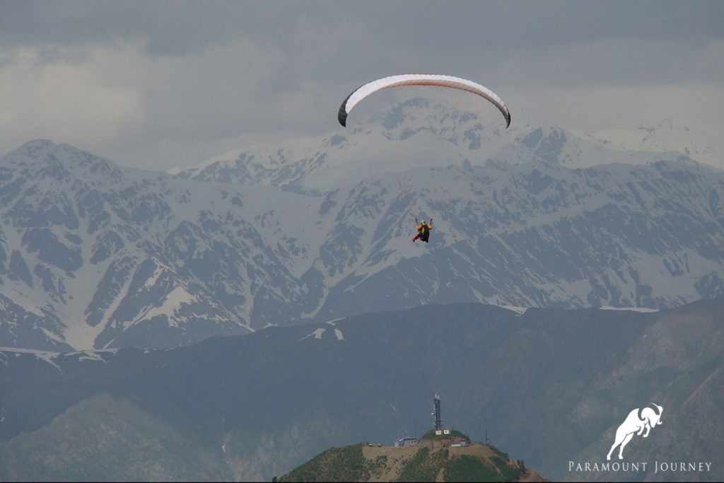 Paragliding in hissor valley